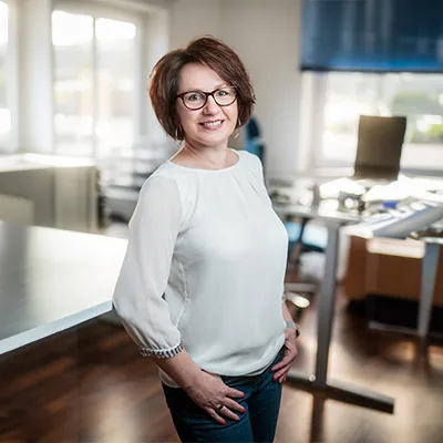 Porträtfoto von Caroline Nitsch, Mobilfunk bei der UTB