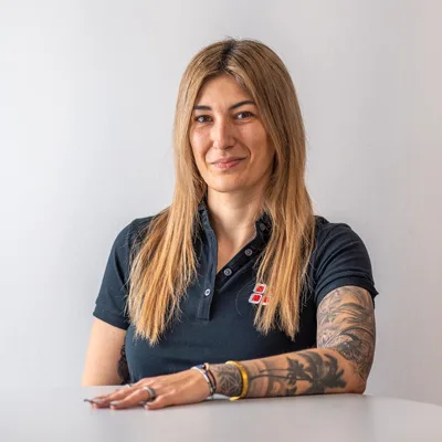 Porträtfoto von Nadine Riederer, Mobilfunk bei der UTB