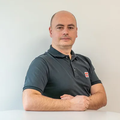 Porträtfoto von Adrian Grama, Cloud bei der UTB