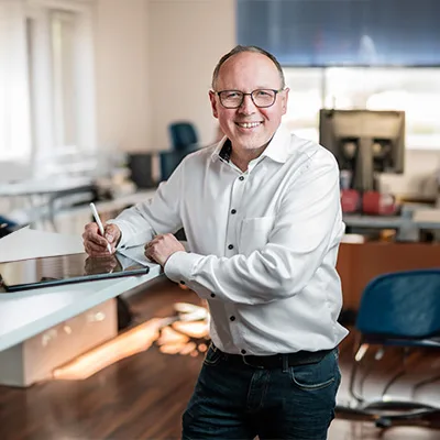 Porträtfoto von Paul Seifert, Vertriebskoordinator bei der UTB